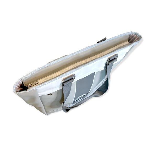 On-the-go Multiuse tote - Picture 4 of 15